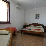 Nash Dom קברנה
