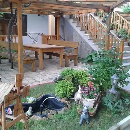 Guest house Nash Dom *
