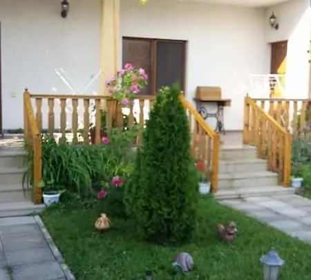 Guest house Nash Dom *